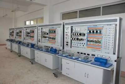 喜訊 鄂爾多斯國家公辦院校投放16名3+2統(tǒng)招大專計劃，涵蓋航空高鐵、幼師、護理及機電設(shè)備專業(yè)，名額有限，畢業(yè)即安置